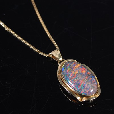 Lot 305 - A long 18ct gold necklace, 5.5g, suspending a...