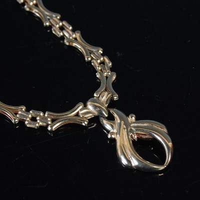Lot 321 - A 9ct gold two colour centrepiece necklace,...