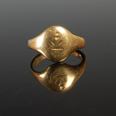 Lot 341 - A yellow metal signet ring, engraved with...