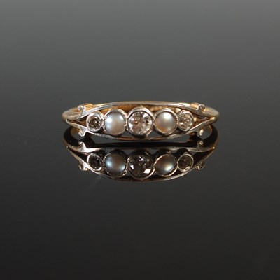 Lot 345 - A yellow and white metal diamond and split...