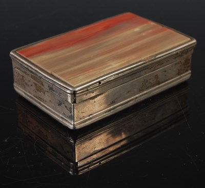 Lot 232 - A George III silver snuff box, with russet...