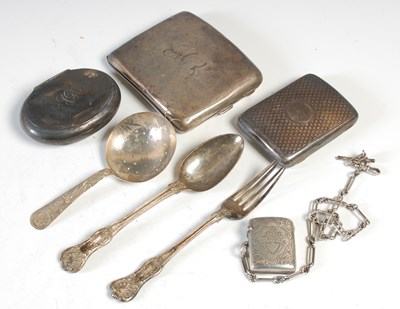 Lot 246 - A collection of silver items, to include a...