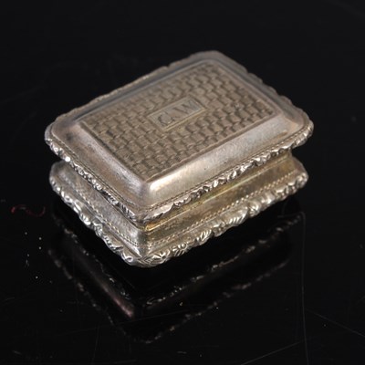 Lot 256 - A George IV silver vinaigrette, with engine...