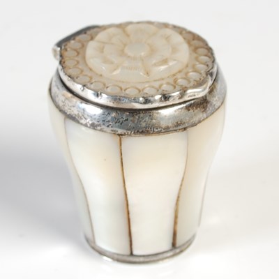 Lot 261 - A white metal mounted mother of pearl snuff...