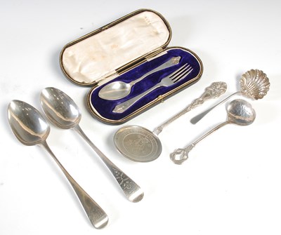 Lot 285 - A collection of silver items, to include a...