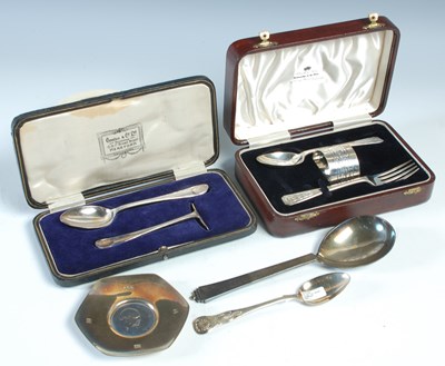 Lot 287 - A collection of silver, to include a cased...