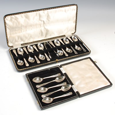 Lot 297 - A cased set of twelve Sheffield silver...