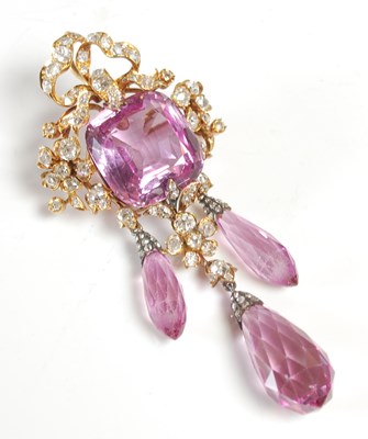 Lot 364 - A late 19th/ early 20th century yellow metal,...
