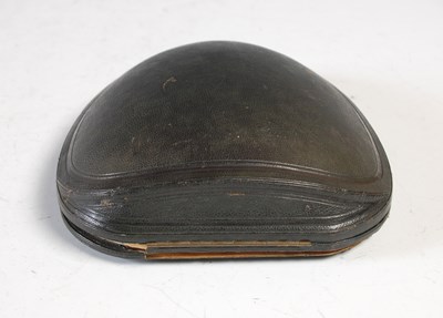 Lot 364 - A late 19th/ early 20th century yellow metal,...