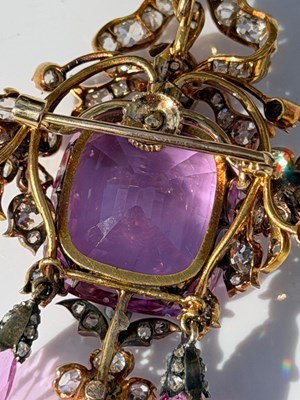 Lot 364 - A late 19th/ early 20th century yellow metal,...