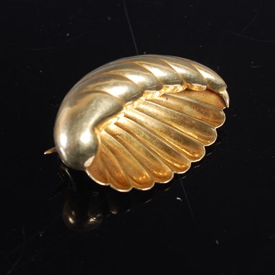 Lot 373 - A late 19th / early 20th century yellow metal...