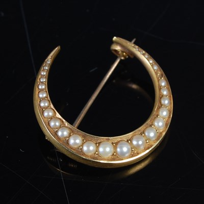 Lot 390 - A late 19th / early 20th century yellow metal...