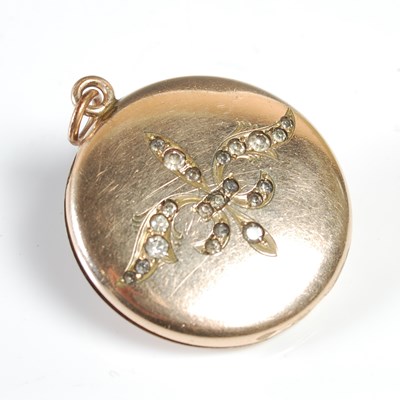 Lot 405 - A vintage yellow metal circular shaped locket,...