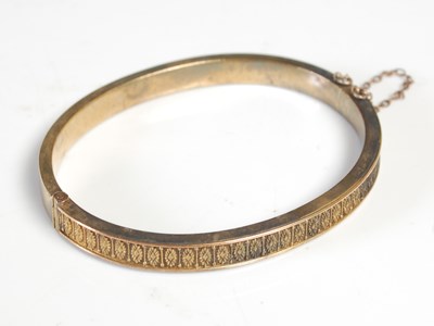 Lot 411 - A late 19th / early 20th century yellow metal...