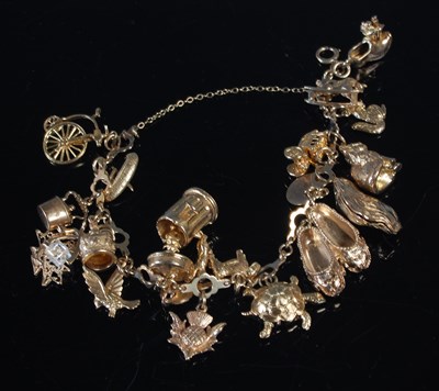 Lot 412 - A vintage 9ct gold charm bracelet, gross...