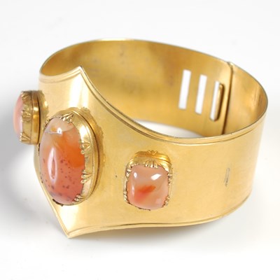 Lot 440 - A late 19th / early 20th century yellow metal...