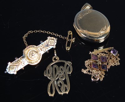 Lot 452 - A group of gold jewellery, to include a 9ct...