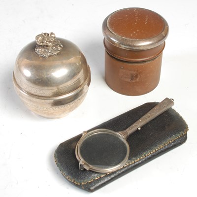 Lot 465 - A collection of various items, to include a...