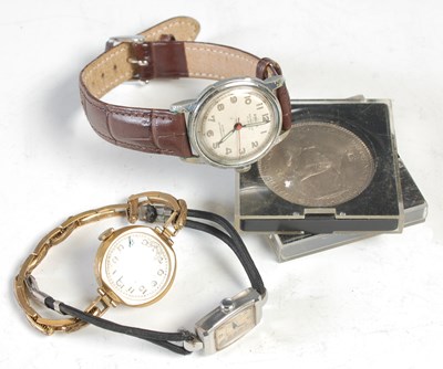 Lot 526 - Three assorted wristwatches, to include a...