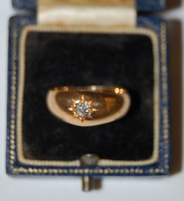 Lot 82 - A yellow metal and single stone diamond ring,...