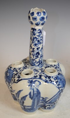 Lot 789 - A pair of Chinese porcelain blue and white...