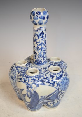 Lot 789 - A pair of Chinese porcelain blue and white...