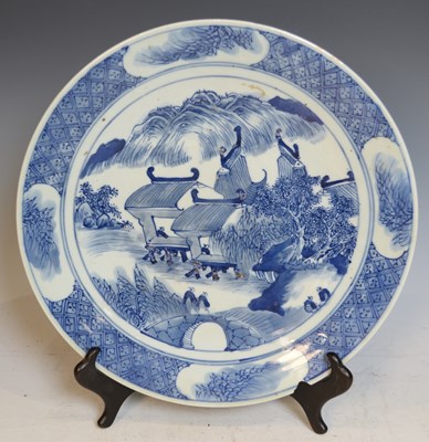 Lot 822 - A Chinese porcelain blue and white charger,...