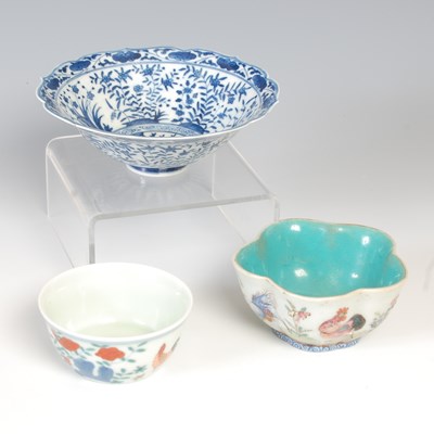 Lot 647 - A group of three pieces of Chinese porcelain...