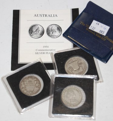 Lot 94 - A small collection of coins to include a...