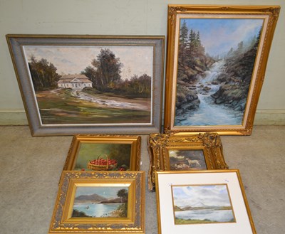 Lot 1172 - A collection of six assorted decorative...