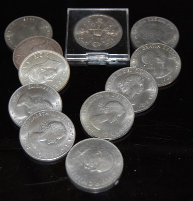 Lot 100 - A group of crowns to include eight 1965...