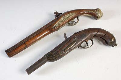 Lot 423 - Two 18th/19th century flintlock pistols, the...