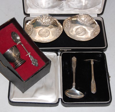 Lot 145 - A cased Indian silver spoon and pusher set,...