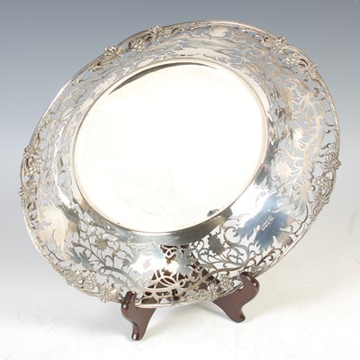 Lot 114 - A Sheffield silver large circular fruit dish,...