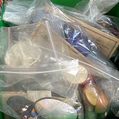 Lot 353 - A box of assorted thimbles, to include...