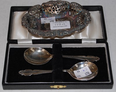 Lot 117 - A Birmingham silver oval bon-bon dish with...