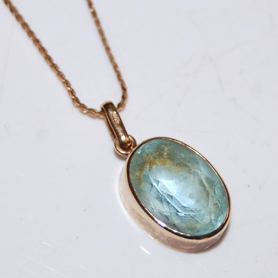Lot 20 - A 9ct gold pendant necklace, the oval faceted...