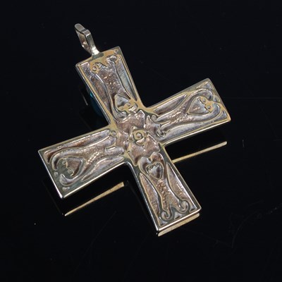 Lot 27 - A 9ct gold cross pendant, with chased Celtic...