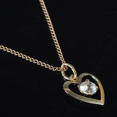 Lot 30 - A 9ct gold necklace (damage to clasp)...