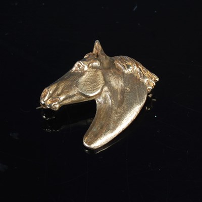 Lot 33 - A 9ct gold brooch in the form of a horse's...