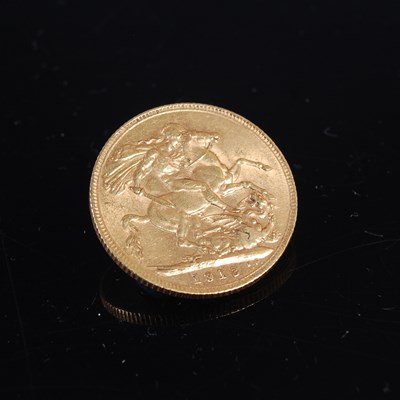 Lot 38 - A George V gold sovereign, dated '1913'.