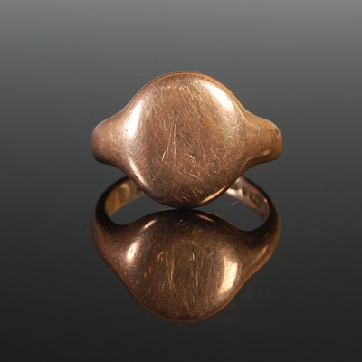 Lot 69 - A 9ct gold signet ring, size O, the engraving...