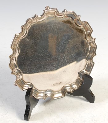 Lot 123 - A Sheffield silver card tray / salver of small...