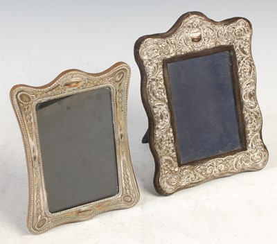 Lot 183 - Two silver mounted strut photograph frames,...