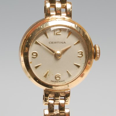Lot 186 - A vintage ladies 9ct gold Certina bracelet...