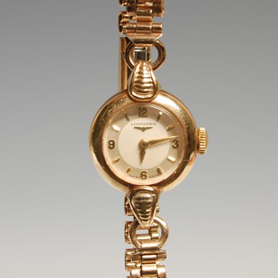 Lot 191 - A vintage ladies 9ct gold Longines wristwatch...