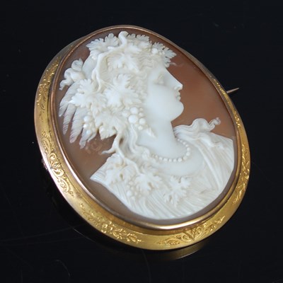 Lot 214 - A yellow metal mounted oval Cameo brooch...