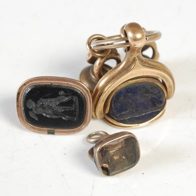 Lot 225 - A group of five assorted yellow metal mounted...