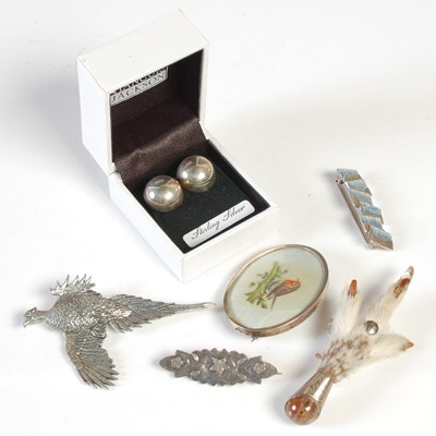 Lot 228 - A collection of assorted jewellery, to include...