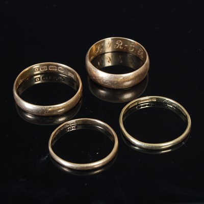 Lot 301 - Four assorted 18ct gold rings, 10.5g.